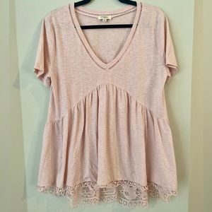 Umgee. Short sleeze pink top with lace detail size Medium (M)